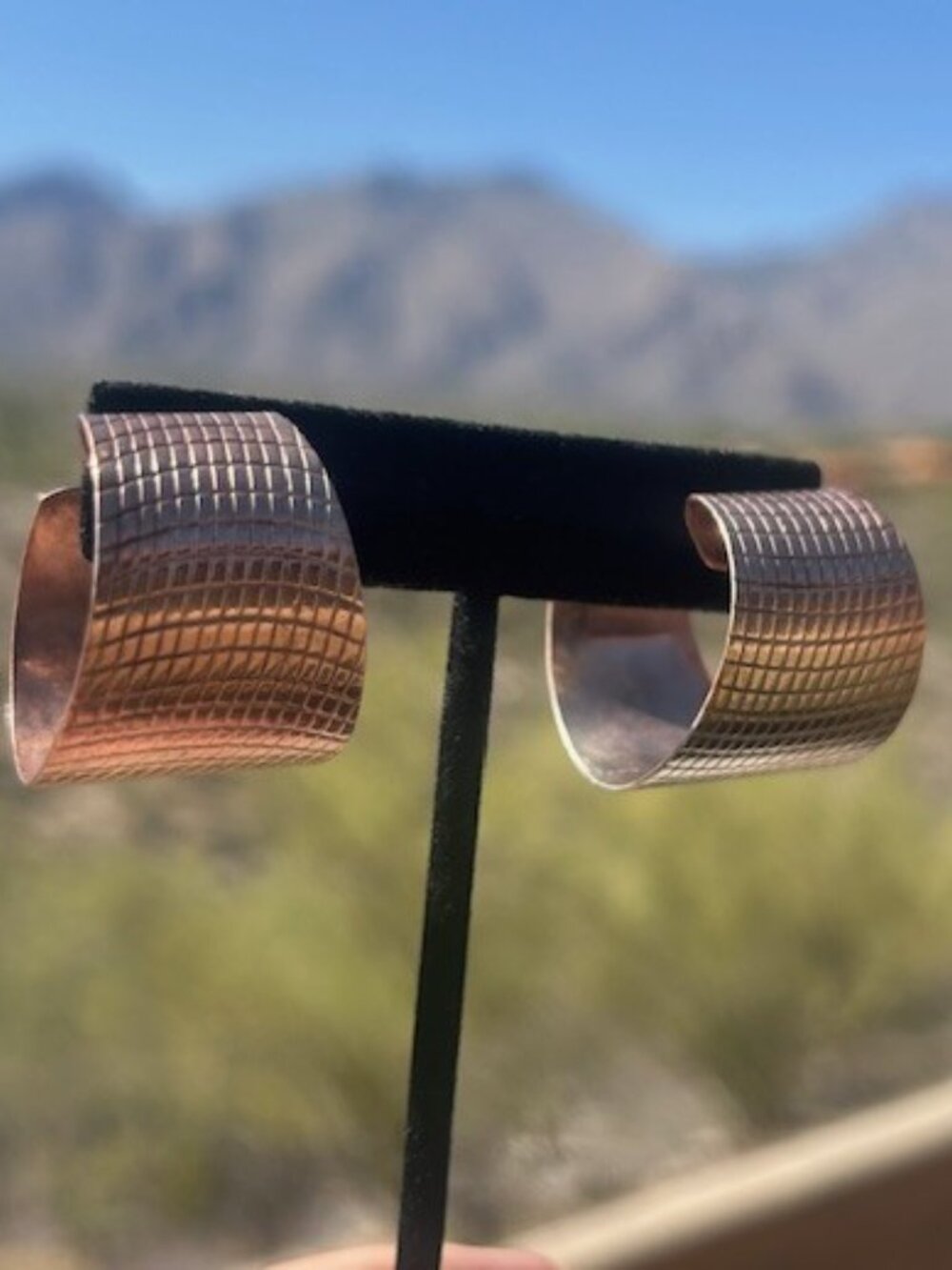 WIDE TEXTURED COPPER Hoop Vintage EARRINGS - Picture 3 of 9